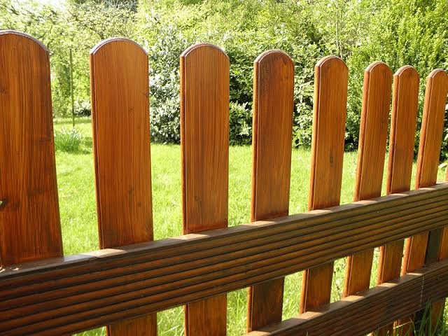Fence Painting services in Tottenham